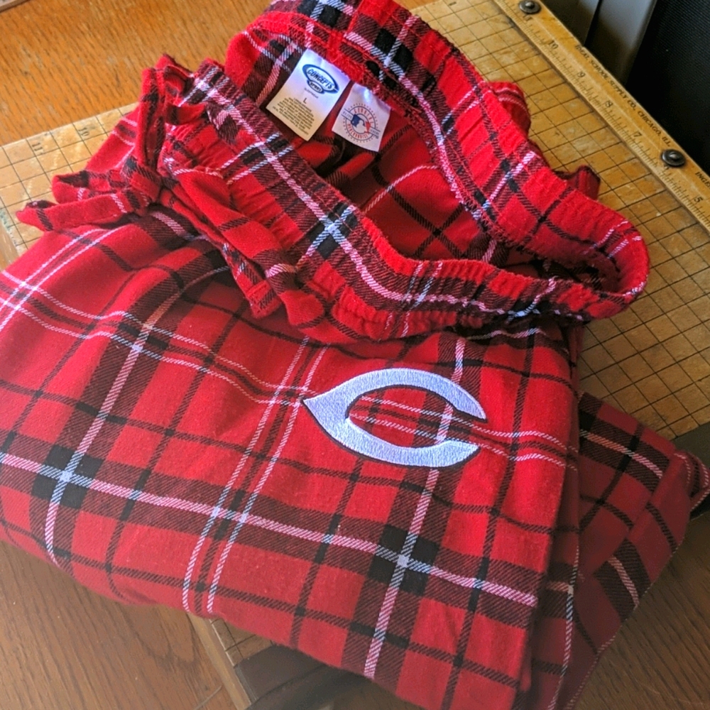 NWOT Cincinnati Reds Lounge Pants